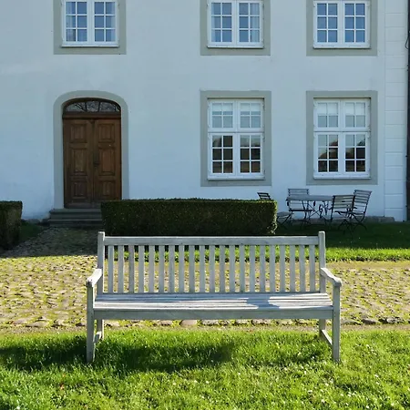 Herrenhaus Linker Seitenfluegel Ii - Boldevitzer Ruegenkaten Apartman Parchtitz
